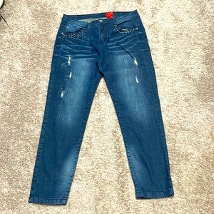 V Cristina cute jeans with embellishments!